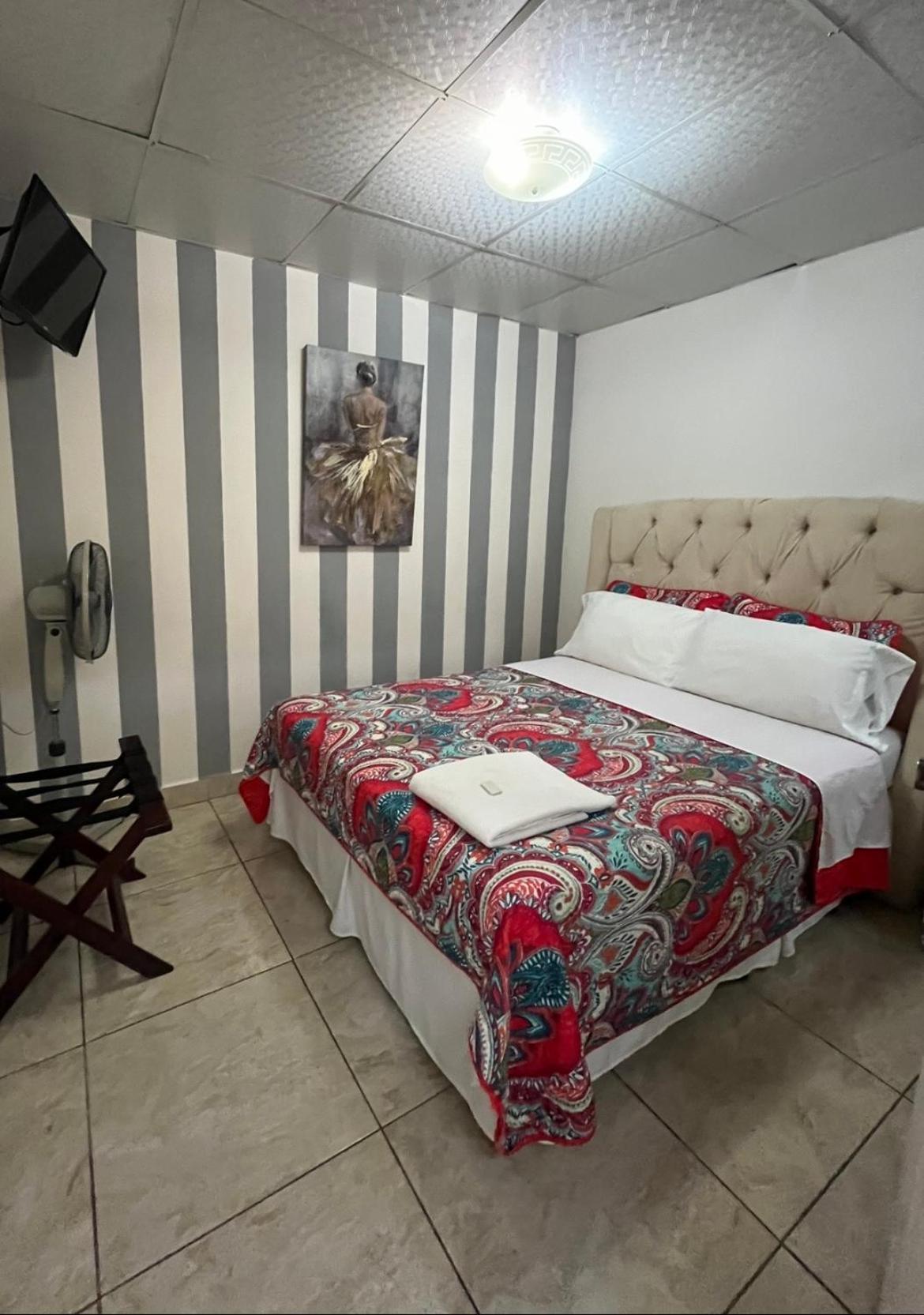Hostal Rio Piedra เอสเตลิ ภายนอก รูปภาพ